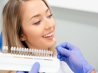 ¿Carillas dentales u ortodoncia? Descubre cuál es la mejor opción